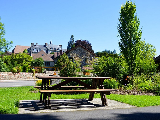 Aire de pique-nique - Saint-Jean-Ligoure