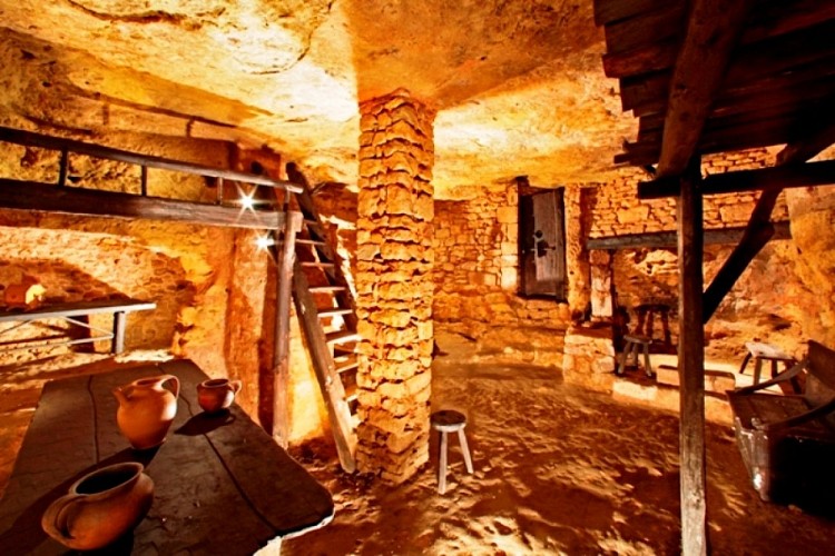 belves-habitations-troglodytqiues-grande-salle-petit