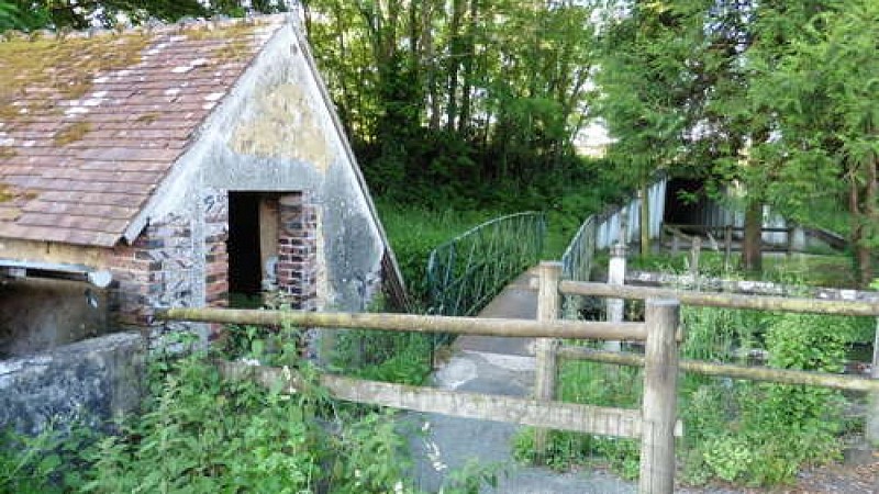 Margon - Passerelle sur la Cloche