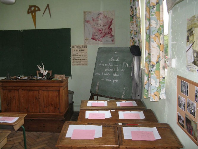 Ecole Rurale d'autrefois - Gonzeville (16)