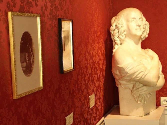 Maison Vacquerie musée Victor Hugo vue intérieure buste Villequier Caux Seine Normandie Tourisme