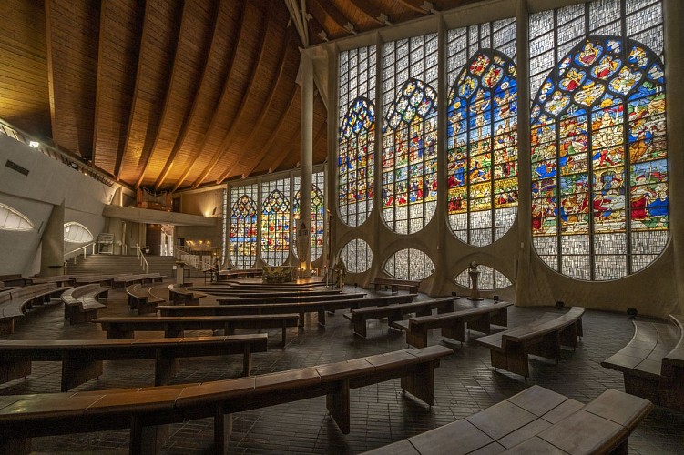 Église Saint-Jeanne d'Arc intérieur
