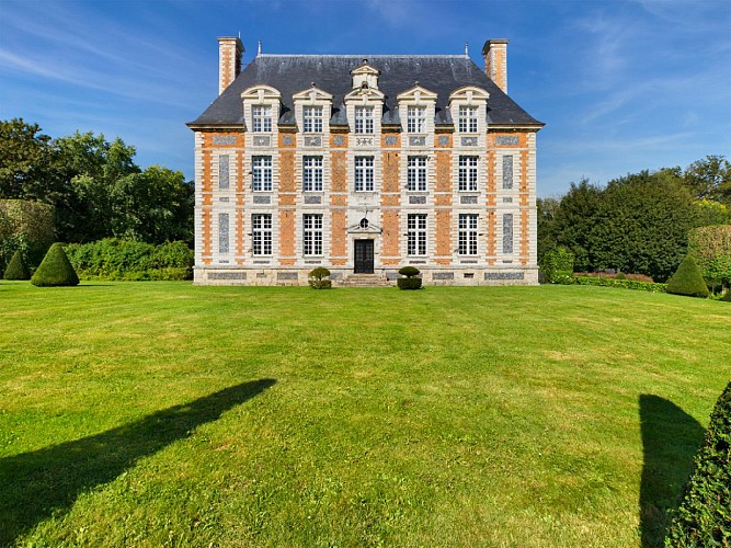 chateau-jardin-du-val-darques-face-2022