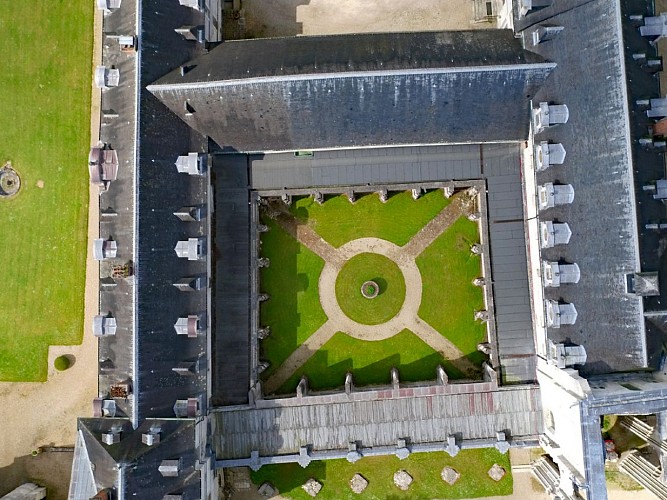 Abbaye de Fontenelle Saint Wandrille Rançon vue aérienne cloître Caux Seine Normandie tourisme 