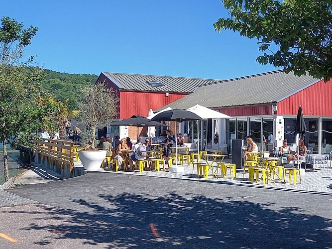 Bistrot by lac de Caniel