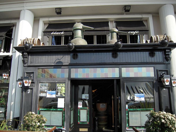 Le Black Café