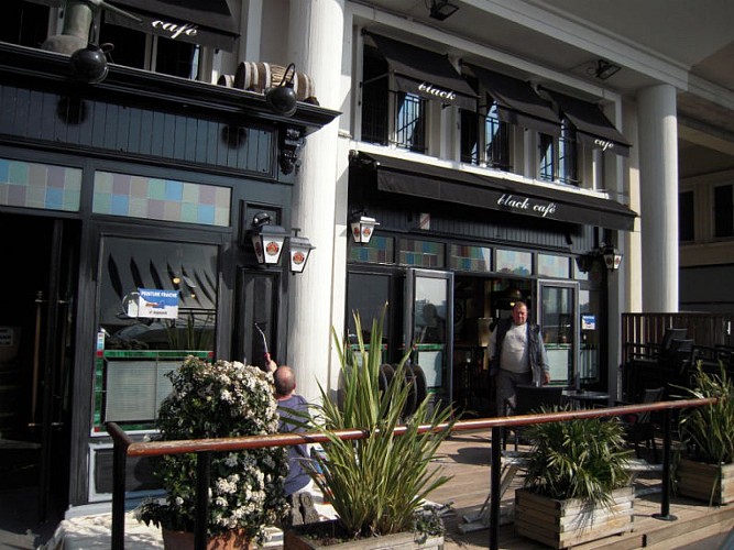 Le Black Café