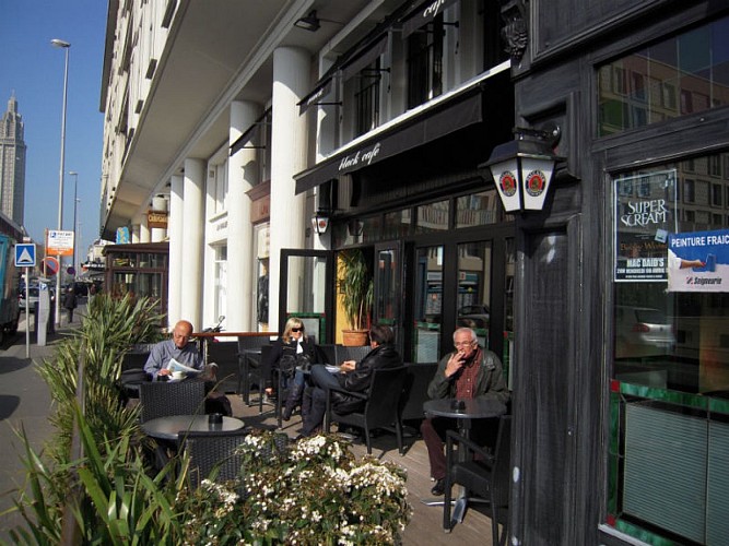 Le Black Café