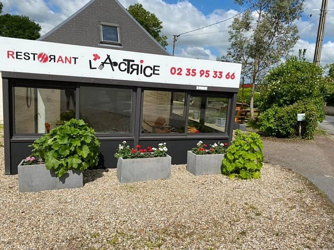 Saint-Clair-sur-les-Monts_L'Actrice©Féron-2020-1