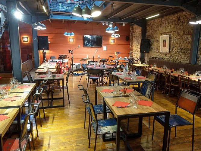 RESTAURANT LA LA BOUCANE - THE PLACE TO BE - FECAMP