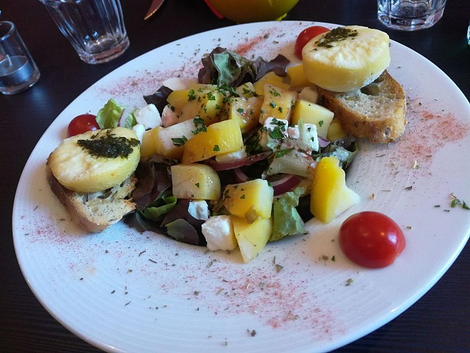 RESTAURANT LA LA BOUCANE - THE PLACE TO BE - FECAMP