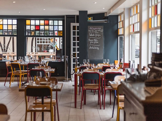 web1-Le-Bel-Ami-@antidotefa