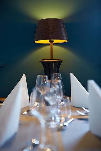 La cour carrée - EU - Table - 2019