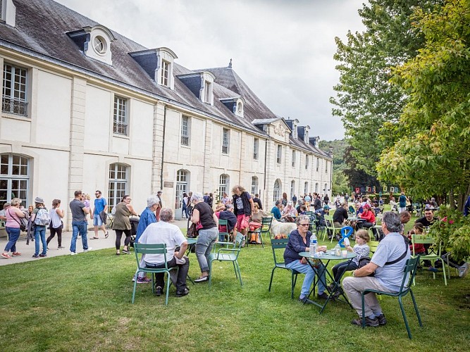 Abbaye du Valasse Salon de thé la Laiterie terrasse Gruchet le Valasse Caux Seine Normandie tourisme