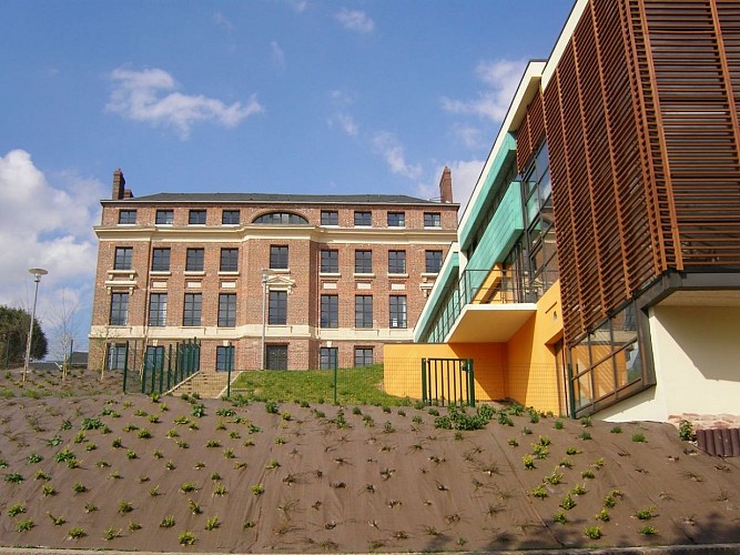 AUBERGE DE JEUNESSE 1