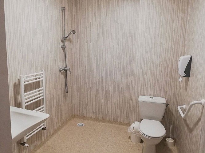 3-PRESSOIR-3-Douche-(1)