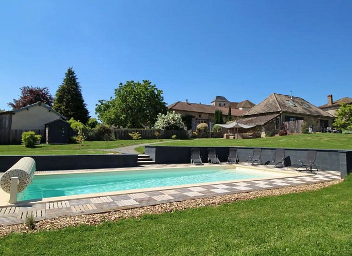 piscine-gîte-unalhome-bussiere-galant