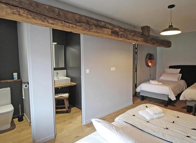 chambre-pour-4-gîte-unalhome-bussiere-galant