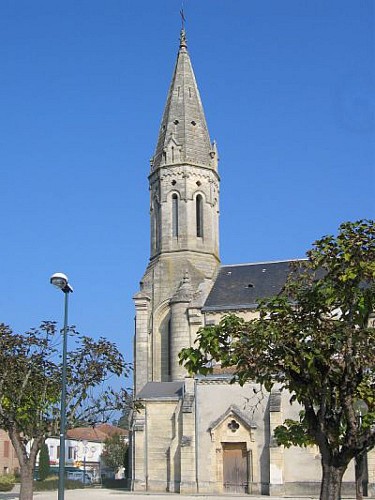 Captieux - Eglise Saint-Martin - clocher vu du S web(2)