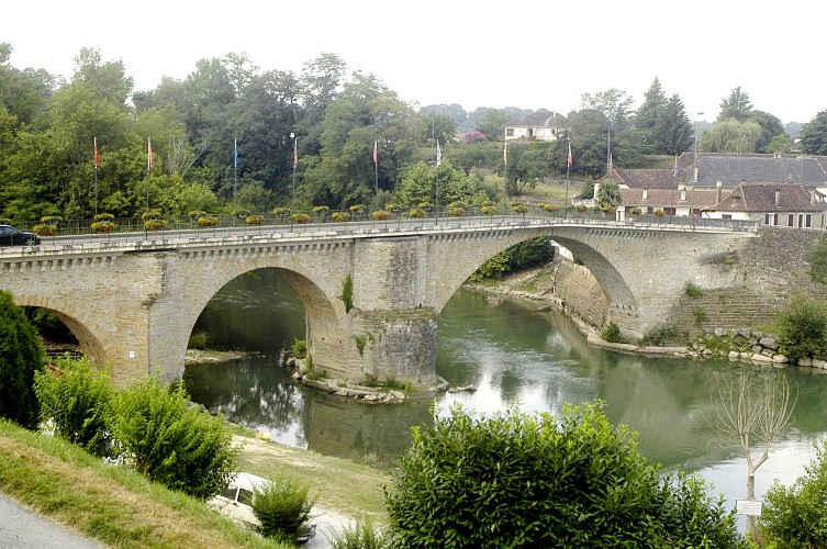 Navarrenx Le pont et le Gave