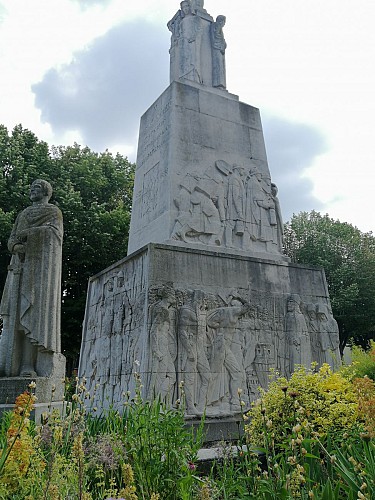 Monument de la place Fernand Marquigny