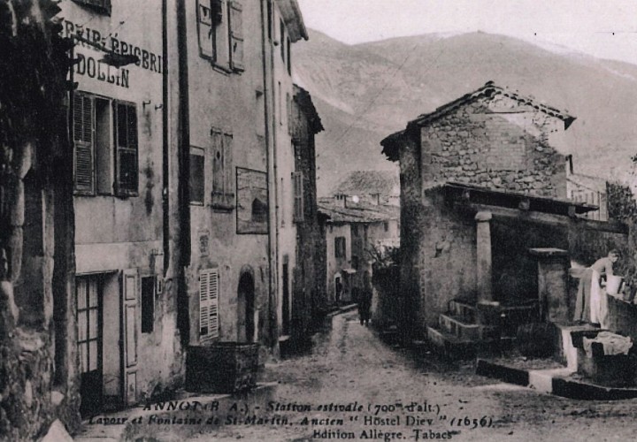 La rue du Peyrard et le lavoir
