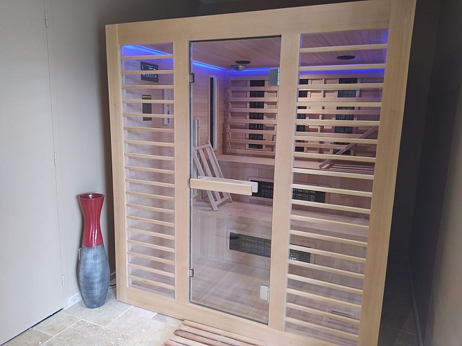 LE LOGIS DES VALLÉES, 6/7 PERS AVEC PISCINE ET SAUNA