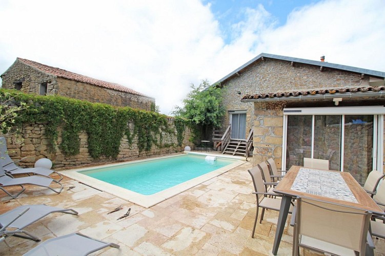 Gîte Evasimone à Chateauponsac en Haute-Vienne (Nouvelle Aquitaine)- patio avec piscine_3