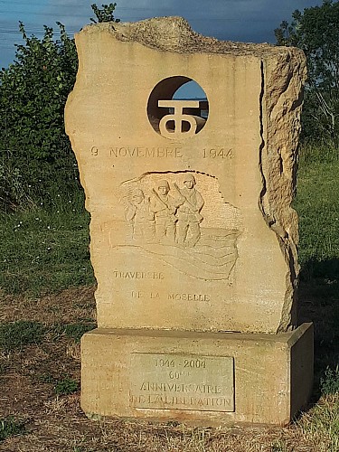 Stèle du 60ème anniversaire de la Libération.
