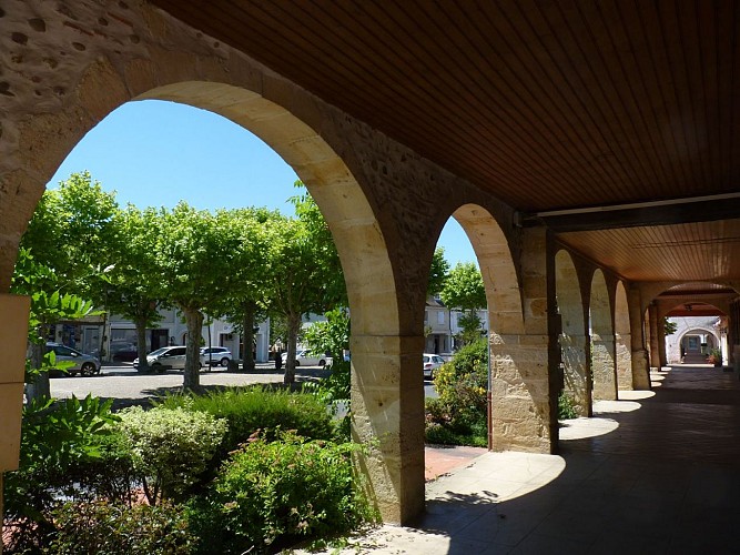 bastide arzacq-arraziguet arcades credit tourisme nord bearn madiran 3