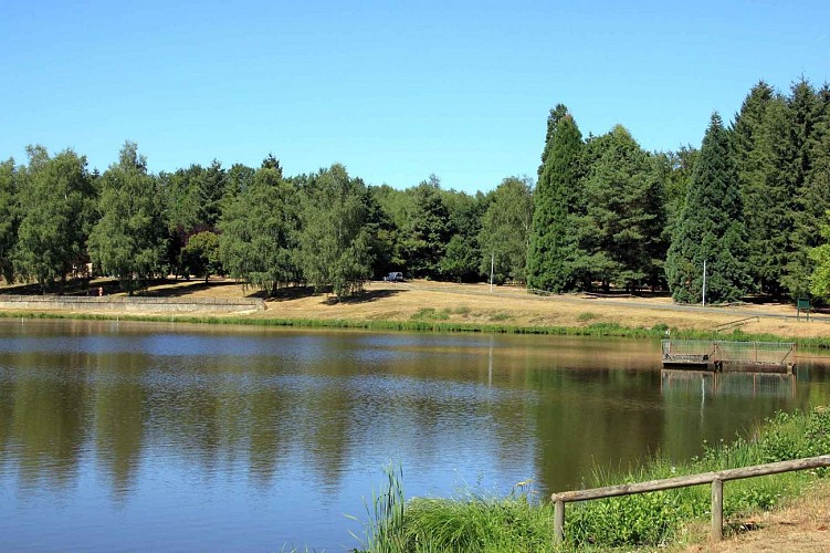 Plan d'eau de Ladignac le long