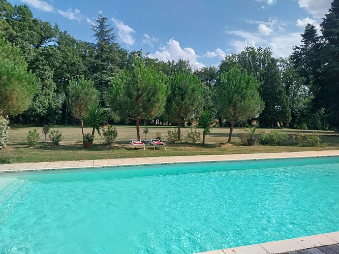 Domaine d'Ancia à Anché _ Vienne _au bord de la piscine