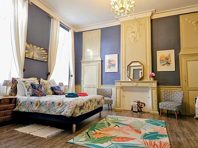 1CHAMBRE VUE CHEMINEE 2025 ©Campana