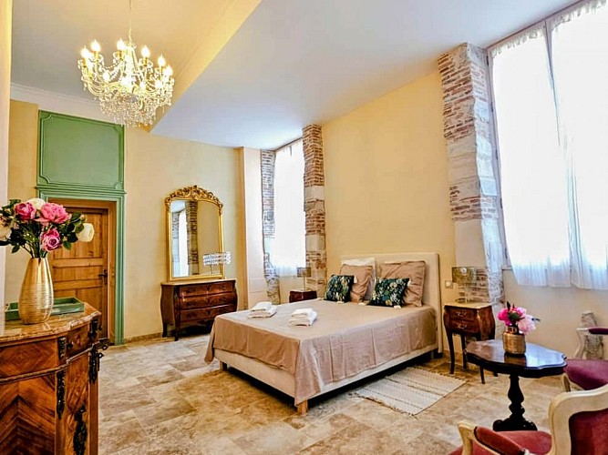 1CHAMBRE COTE PORTE 2025 ©Campana