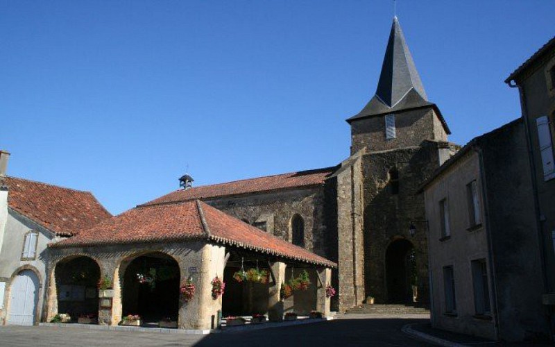 Eglise Saint Cyr et Sainte Julitte et sa halle