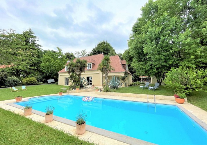 chambre-d-hotes-buros-les-beaux-sommets-pau-pays-bearn--ref--G42106311