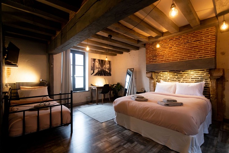 sologne-tourisme-romorantin-gites-latourauxgrains-chambre briquettes poutres