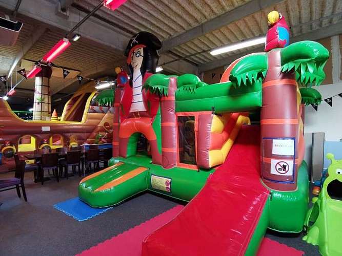 tourisme-sologne-enfants-romorantin-larécrédespirates-structuresgonflables