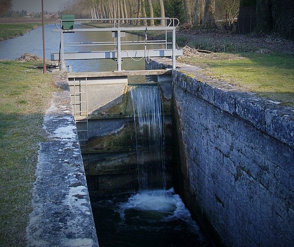 Le-cher-son-histoire-le-canal-de-de-Berry--4-