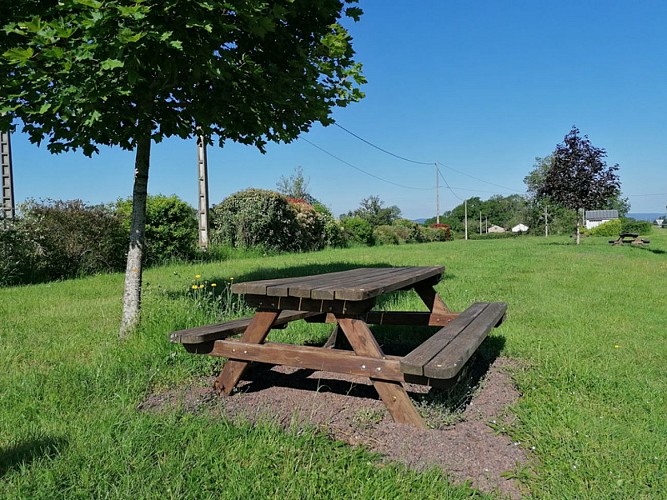 AIRE-DE-REPOS-LE-LACAS