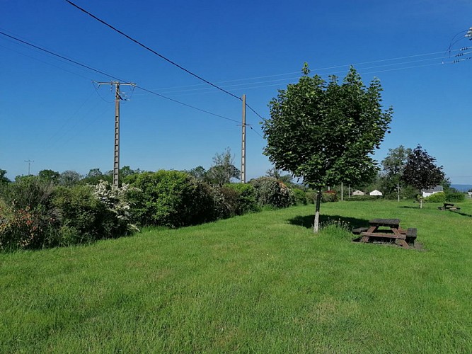 AIRE-DE-REPOS-LE-LACAS-2