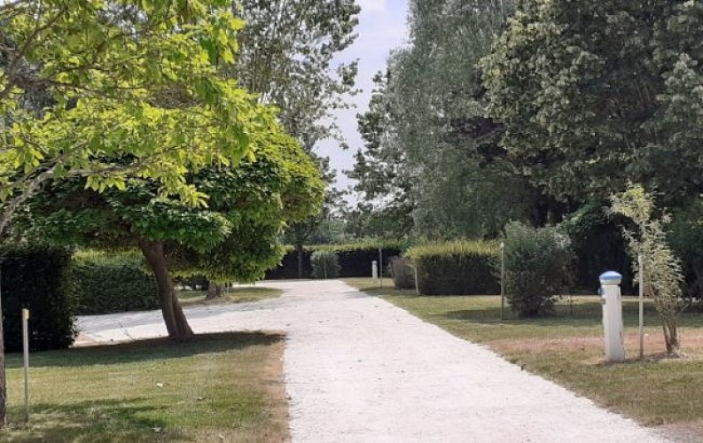 45-loiret-beaulieu-sur-loire-aire-campingcarpark-aire