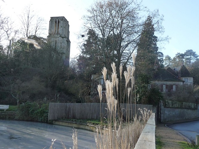 Etang et vestiges de l'Eglise Saint-Thomas-de-Cantorbéry