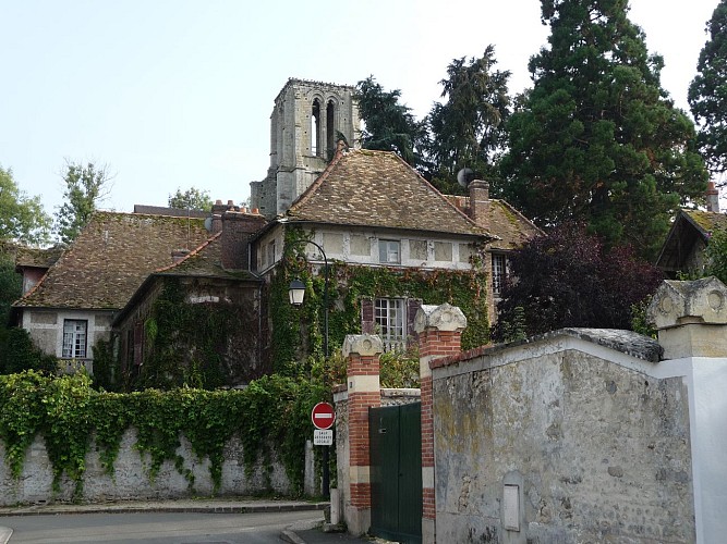 Etang et vestiges de l'Eglise Saint-Thomas-de-Cantorbéry