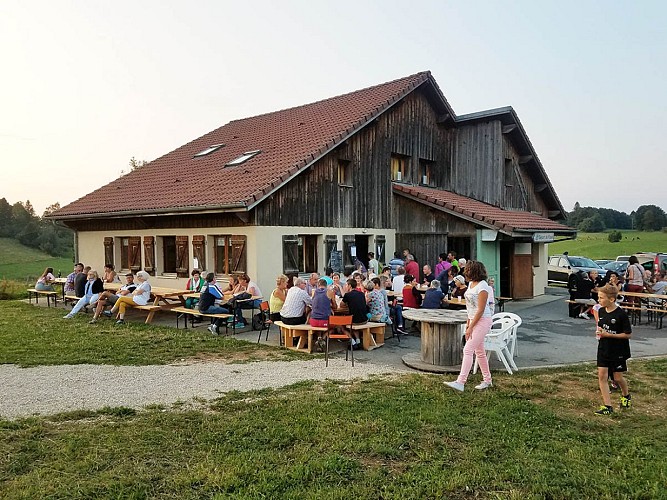 GÎTE D'ÉTAPE - LE HAUT SAUGEAIS BLANC - Été