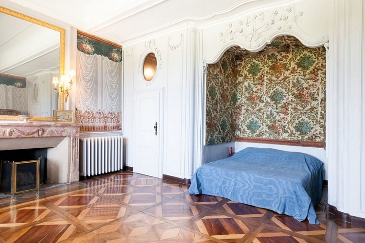 Chateau-Montalembert-3-