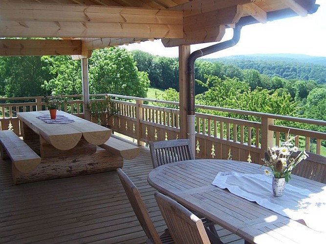 TERRASSE COUVERTE CHAMBRES D'HÔTES - AU NID DE LA GRANGE FOREST_5