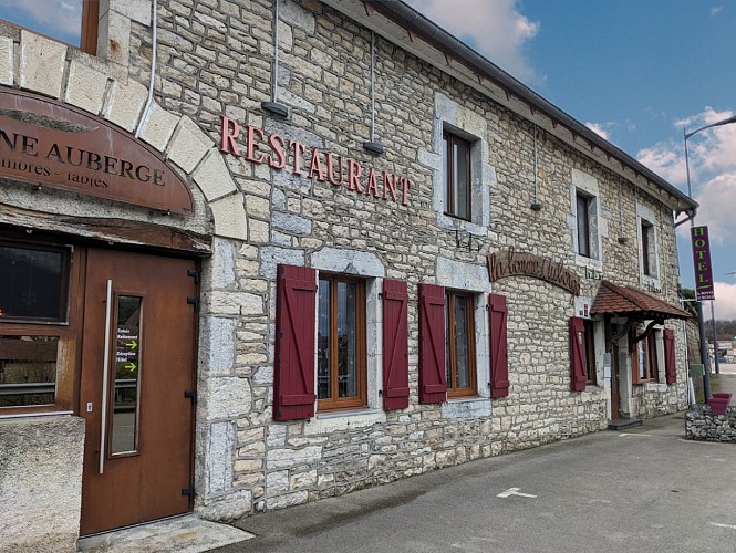 La Bonne Auberge Facade