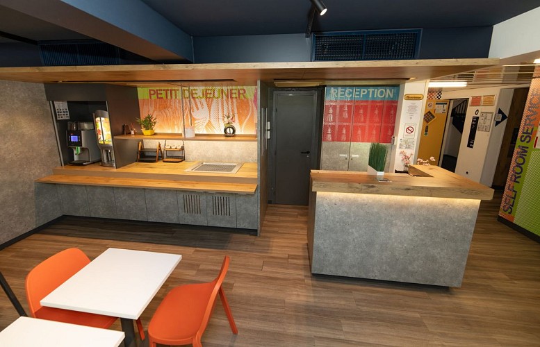 ACCUEIL_HOTEL_BESANCON_CHATEAUFARINE_-2-2048x1320