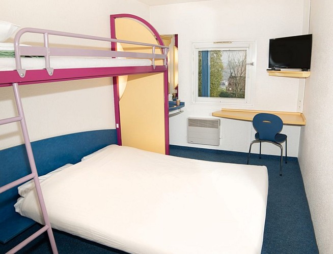 ACCUEIL_HOTEL_BESANCON_CHATEAUFARINE_-4-2-1024x783